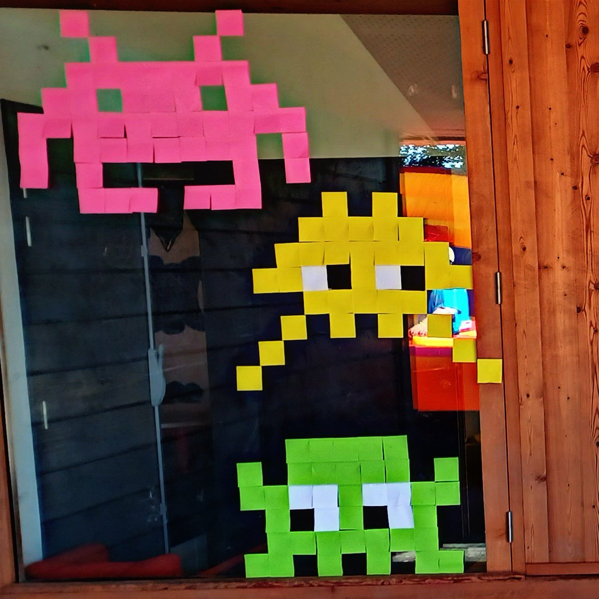 kosmauve's tweet photo. Bon bah aujourd'hui, j'ai fait un atelier Street-art
#PostitWar #Invaders https://t.co/MAI6lYss4q