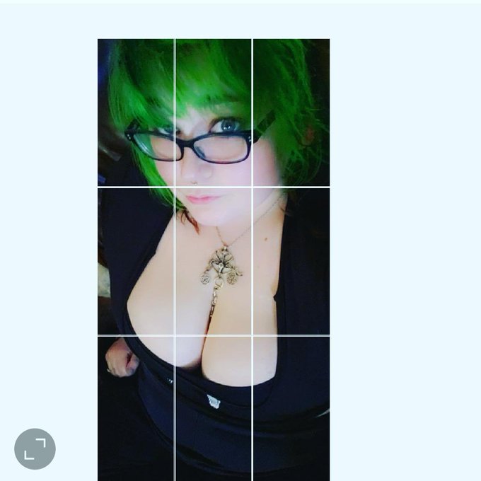 Who doesn't love big goth girl titties https://t.co/kArWGACBWo