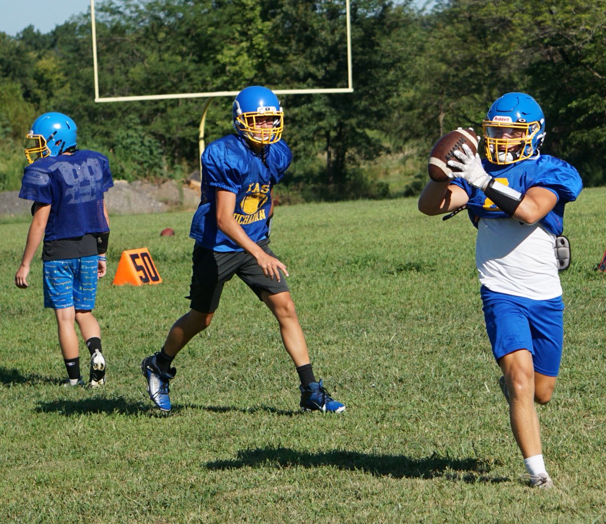 TommyMWSU's tweet image. Post Preview: @EBHSFootball starts a new chapter after winning state in 2021. There's work to do, but an overall optimism that '22 can be just as special.

"These young men are having a lot of fun. Everybody's coming and doing the right things."

Story:
stjosephpost.com/posts/a5cb222a…