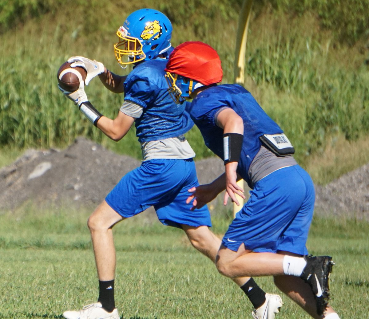 TommyMWSU's tweet image. Post Preview: @EBHSFootball starts a new chapter after winning state in 2021. There's work to do, but an overall optimism that '22 can be just as special.

"These young men are having a lot of fun. Everybody's coming and doing the right things."

Story:
stjosephpost.com/posts/a5cb222a…