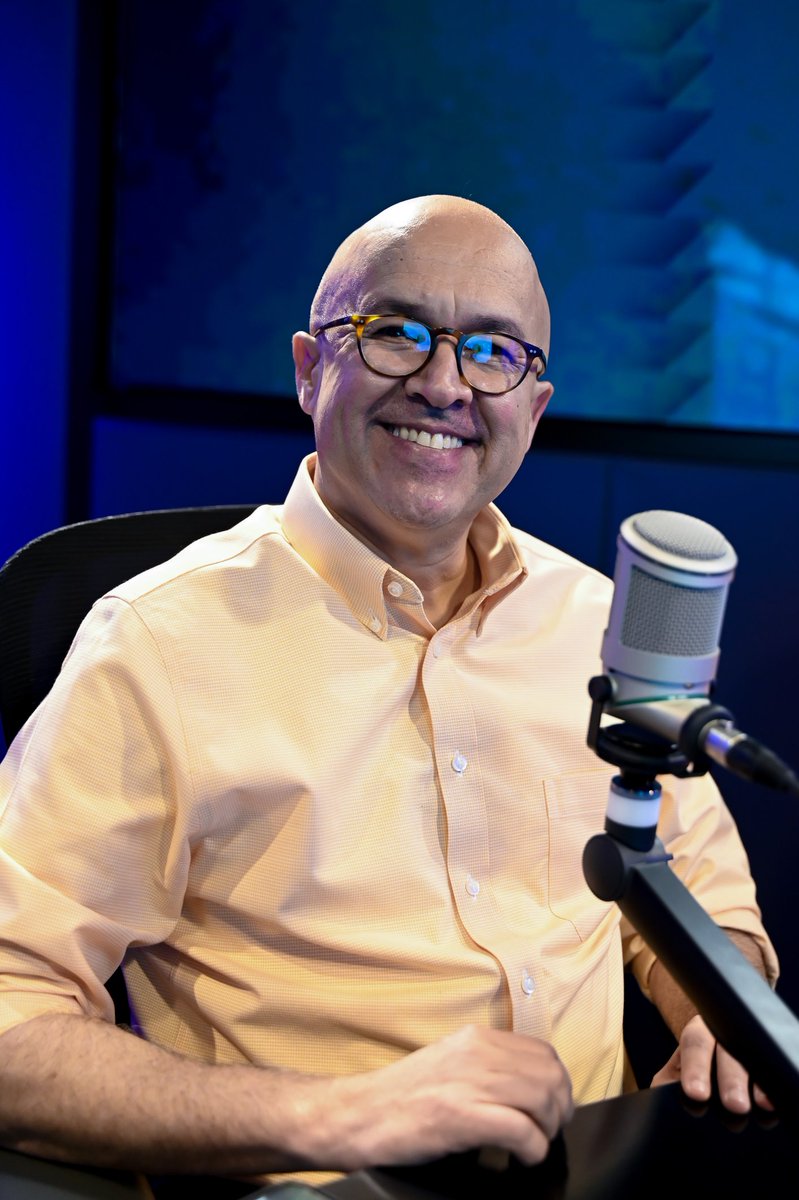 SinFiltroRS's tweet photo. Nos acompaña el candidato presidencial del @pldenlinea, @DominguezBrito 

Sintoniza 👇
 📻: KQ 94.5 y Matrix 104.7 
📱 : 809-221-9494

#SinFiltroRadioShow https://t.co/rVh29OWse5
