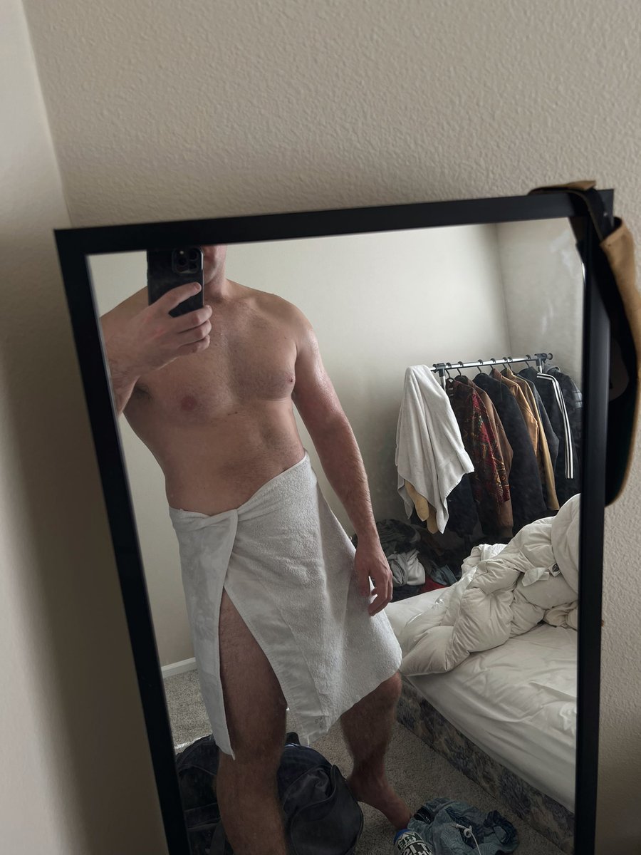 Average_foxx's tweet photo. Just outta the shower https://t.co/EFs2XOOe52