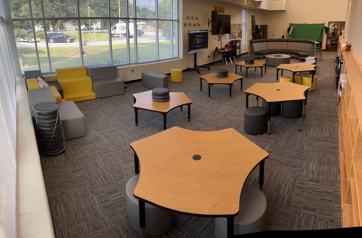 The <a href="/BowenBees/">Bowen Elementary</a> STEAM lab was ready for the first day of school! It was an awesome day! #JCPSDigIn