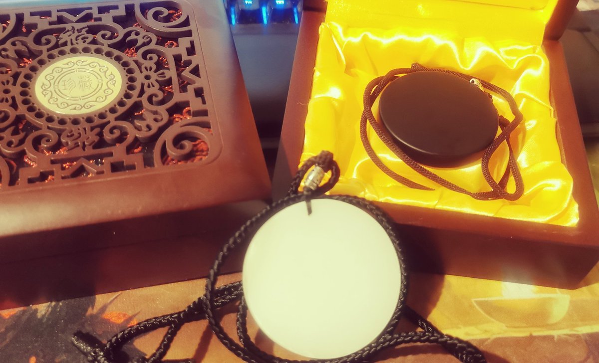 Kael_Tiger's tweet photo. Today we've received this beautiful set of Moonstones in amazing wooden boxes from the members at @TirnanT!

I want to thank everyone for this wonderful surprise, especially @Lionmano, @ahadicow and @Simbaddsa for organising it!

I'm speechless and in tears!
I love you all!💕 https://t.co/q13qnjLc8N