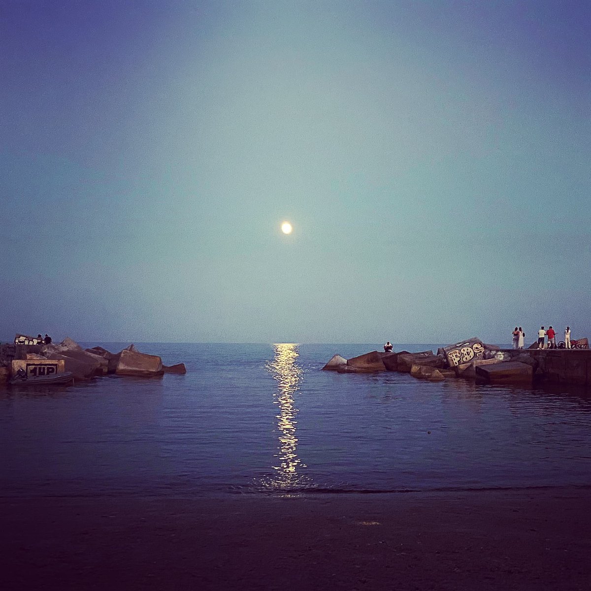 jaimerazkin's tweet photo. Moonlight
#barcelona #estimada https://t.co/7EShEOcnZP