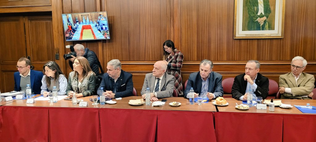 redcame's tweet photo. 🤝 Recibimos al secretario de @produccion_arg, @dmvasco, para conocer las propuestas propuestas de #desarrollo industrial y productivo #pyme.
#EsConLasPymes
#AgendaFederalPyme 🇦🇷 https://t.co/WyObyuOjrz
