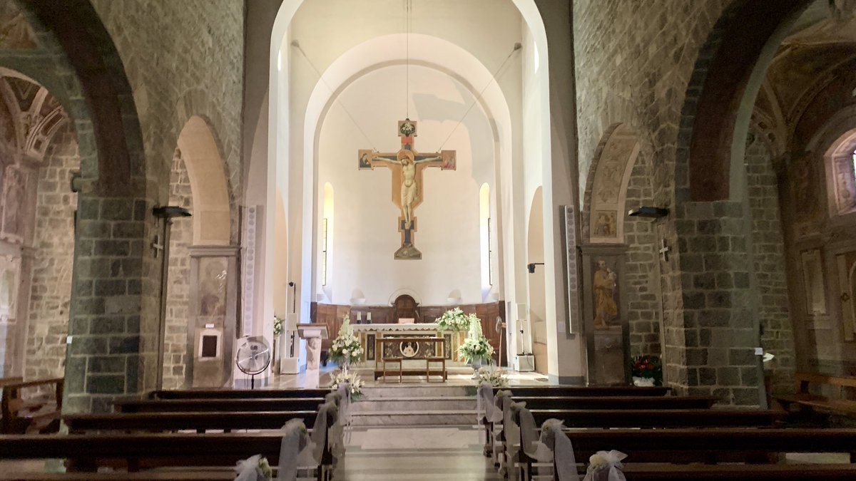 イタリア🇮🇹セストフィオレンティーノ 【セストフィオレンティーノのドゥオーモ】 結婚式でアヴェマリアを歌ってきたよ🥰💕 式が始まる前に、一枚パチリ📸✨