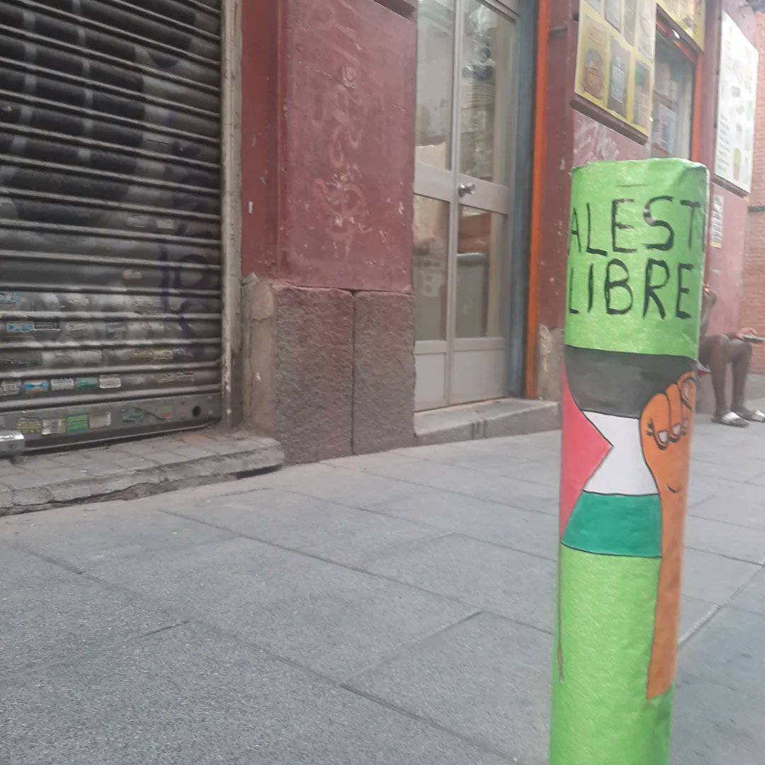 BDSMadrid's tweet photo. Fiestas de #Lavapiés con #Palestina.  Concurso de bolardos. Gracias por la solidaridad contra los crímenes de #Israel.
#Madrid #SanLorenzo2022 https://t.co/g8s0cjlS9q