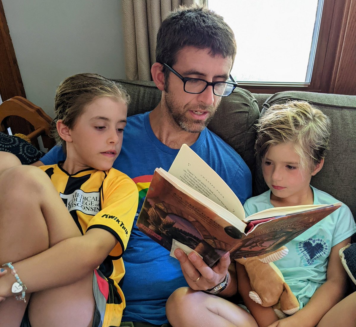 SBGriffie's tweet photo. Please join me in wishing @MrGriffie a HBD! #dadswhoread #birthdayboy https://t.co/7kRWGCYiTz