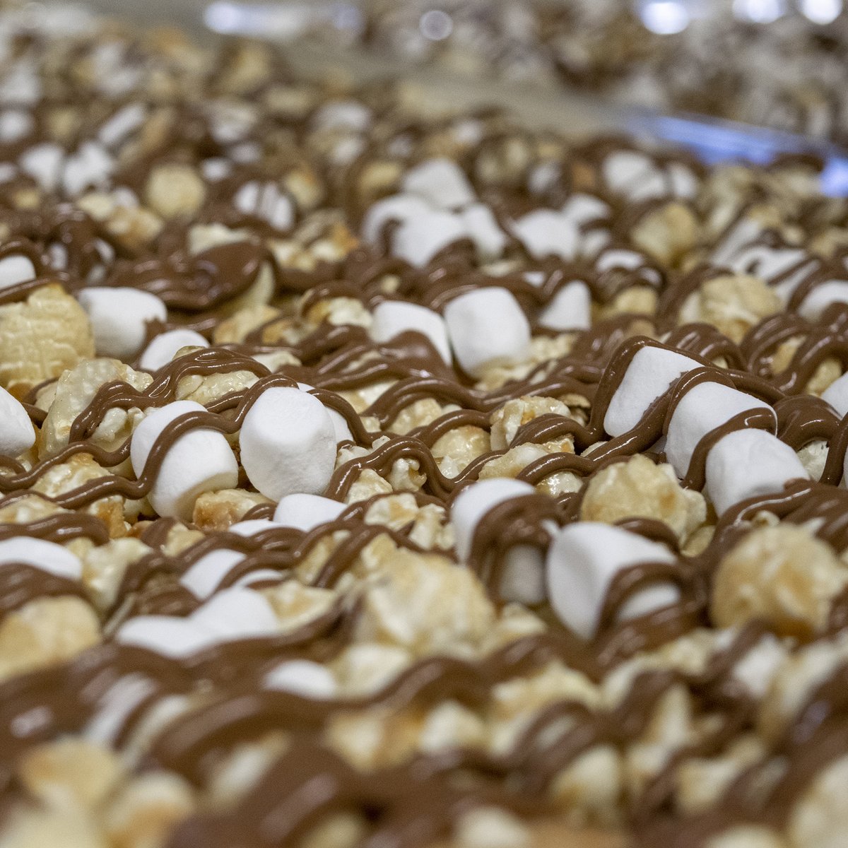 popcornwagon's tweet photo. Who wants S'more?!? It's the day to celebrate the graham cracker, marshmallow, chocolate bar campfire goodness! S'more!

#smoresday #popcornwagonfrankenmuth #frankenmuth #foodie https://t.co/L0enH0LjQm