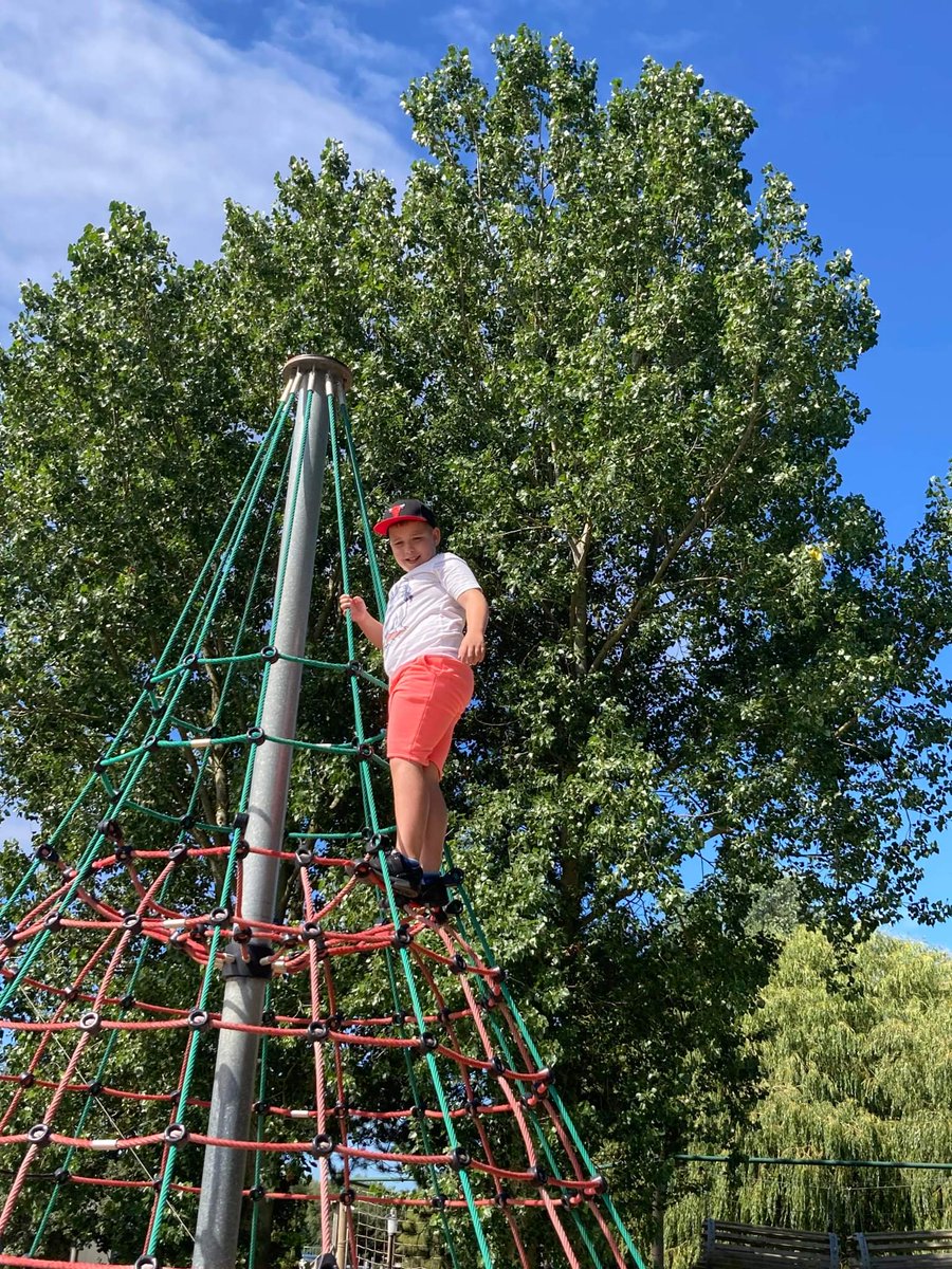 SivellJade's tweet photo. Ajw fab start to 6 weeks his aunties wedding and holiday with his dad being really adventurous@FellDykePrimary @MissGray_E @missmitchinson https://t.co/c6dnIvvsmr