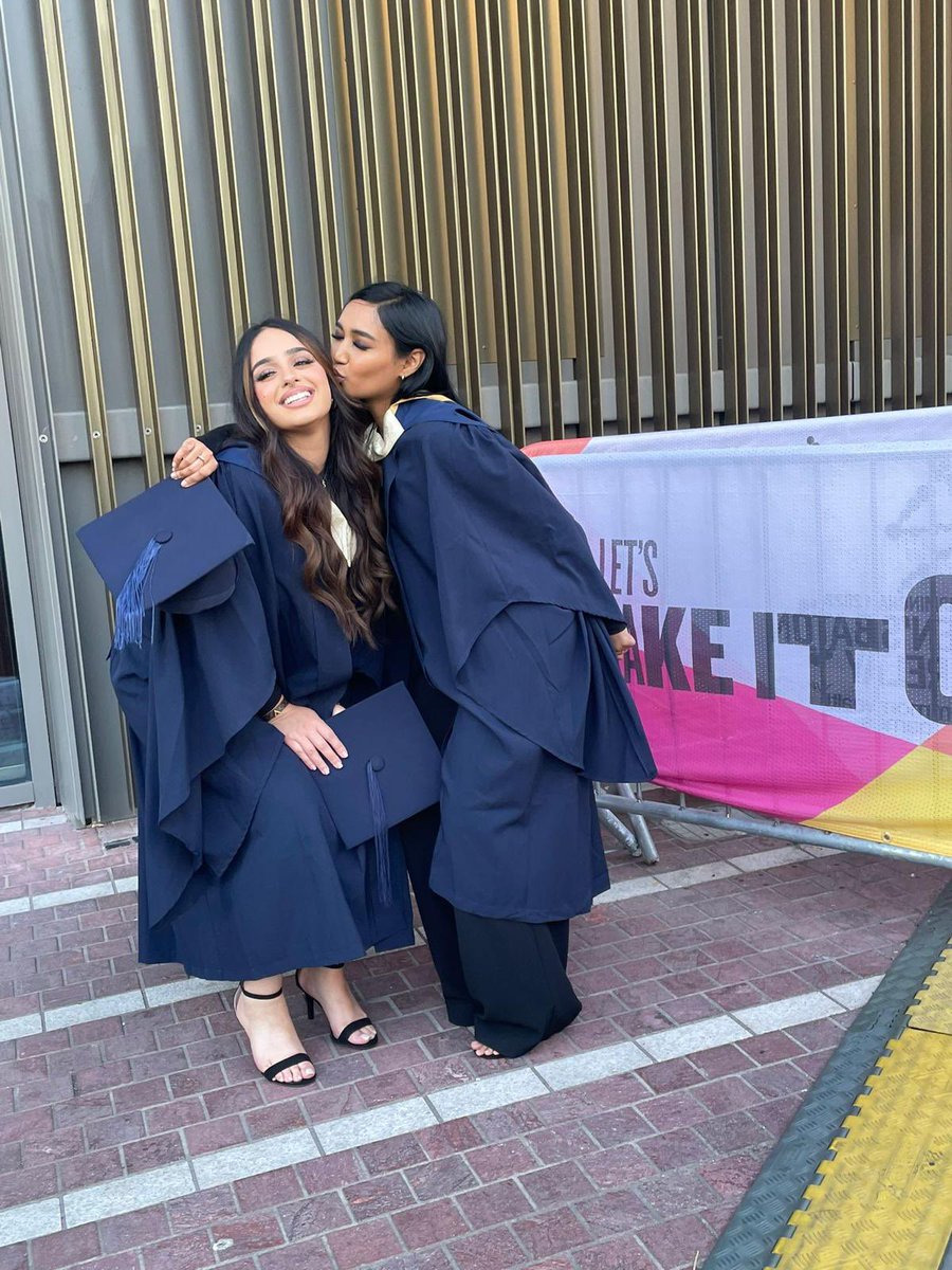 5xiqa's tweet photo. 2020 was our year. 
2020 was the year of the nurse.
For my cohort we had our supernumerary stripped or cut short to face the pandemic head on the moment we qualified (Jan’20)
Yesterday we finally had a chance to celebrate us, our strength &amp; resilience💙 #bcugraduate #bcu #Nurse https://t.co/kD9tGIWzRf