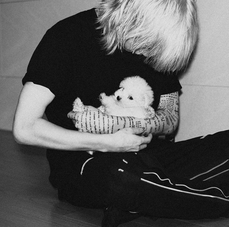 hauntdprglitter's tweet photo. @dailyashisland another Special MEGA Happy Birthday, ASH ISLAND 🎙💙🧁 fiery kissed melodic vocals x verses to albums we cherish. for the Heart you pour into all you create-- no matter the years, ilysfm!! Always✨️
#윤진영_생일축하해 #구름을지나만난_나의별 #Happy_Ash_Day
#Clloud @ashisland_99 https://t.co/D2Y5eADhhY