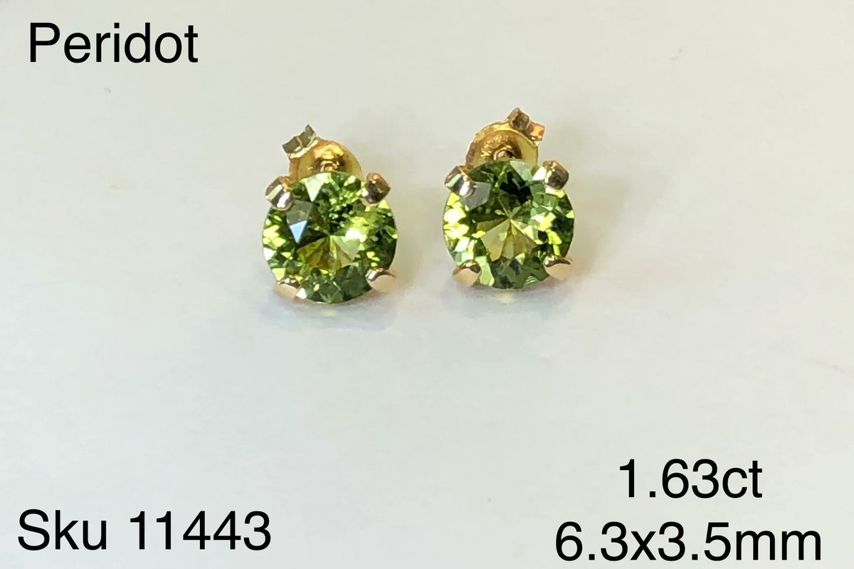Gawking over this GORGEOUS pair of Peridot earrings. 😍
#ArtinianGems #IJO #RJO #CBG #AugustGems #Peridot #GreenBeauty #Fiery #Earrings #Coloryourworld #Gemstones
