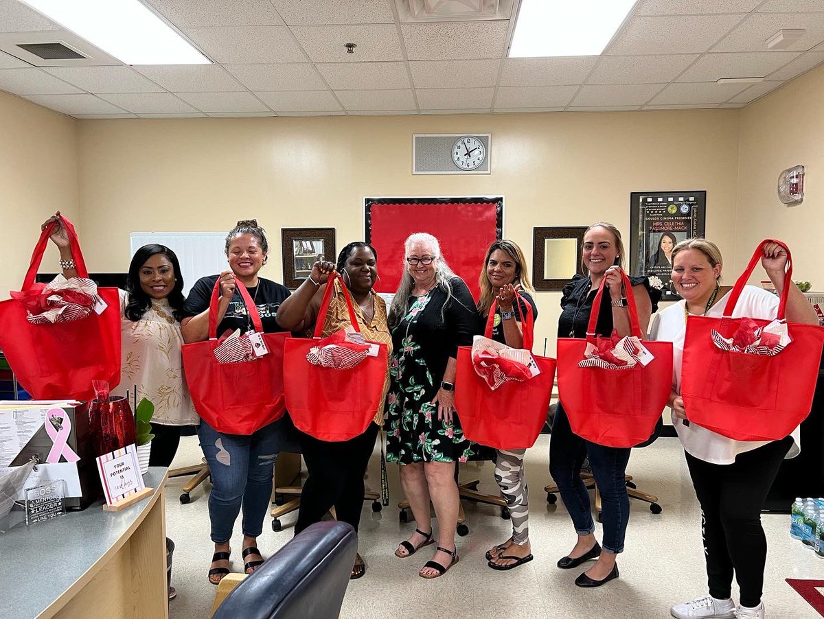 GouldsELMDCPS's tweet photo. Thank you https://t.co/6mInjYDjl1 Oppermann from Reddick Elementary for our beautiful 2022-2023 door signs #gatorworld @cvpassmore https://t.co/UFOD1BSOxl