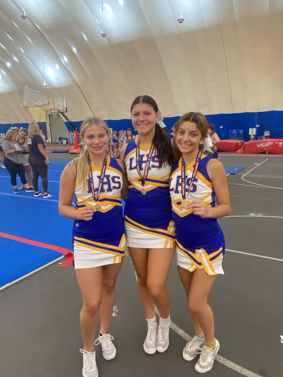 LHS _Winter Comp Cheer tweet media