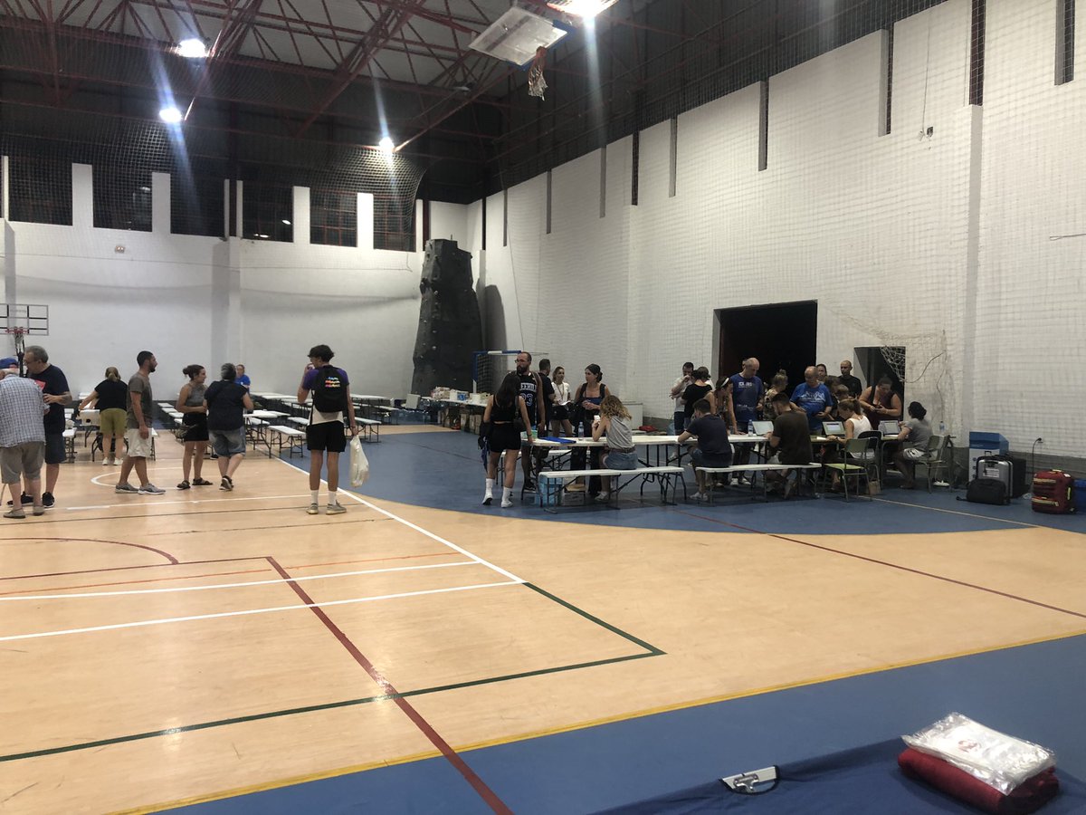 ℹ️El Ayuntamiento de Moraleja Informa:

▪️El pabellón de deportes Adolfo Suárez de Moraleja ya está preparado, ya se está recibiendo a los vecinos y vecinas de Torre de Don Miguel.

Iremos informando puntualmente según necesidades, gracias.

#AyuntamientoDeMoraleja