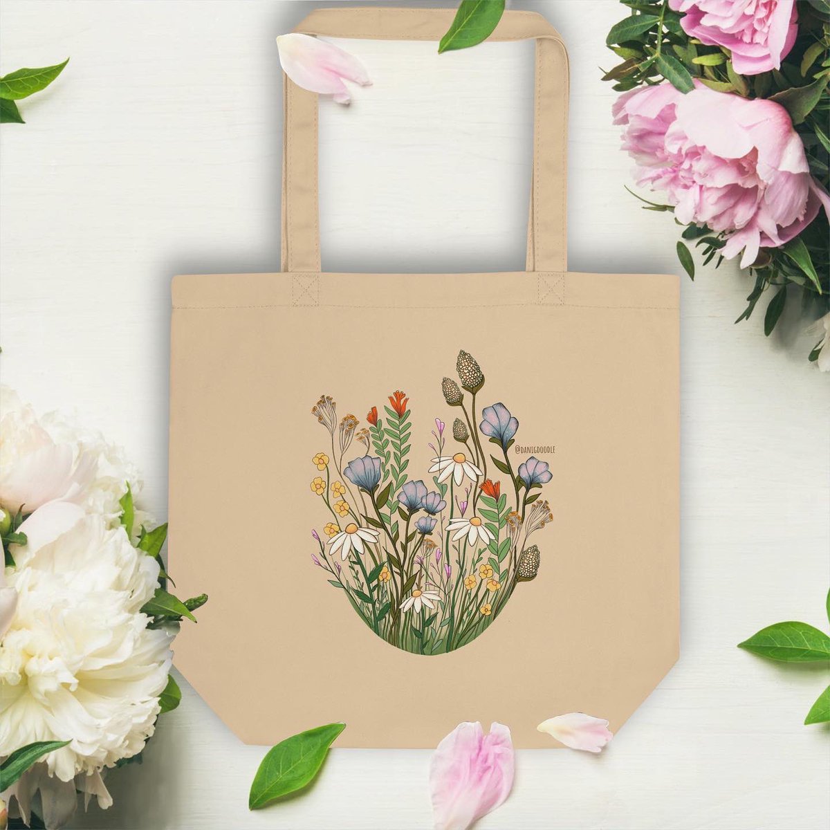danigdoodle's tweet photo. ‼️Reminder‼️ You can customize a black or canvas tote bag with ANY of my artwork on Etsy! My shop is still 30% off until the 15th, so don’t miss out on a lil discount🤩
Shop Here: https://t.co/hJYyfyGdcx https://t.co/yfDzRCuvFz