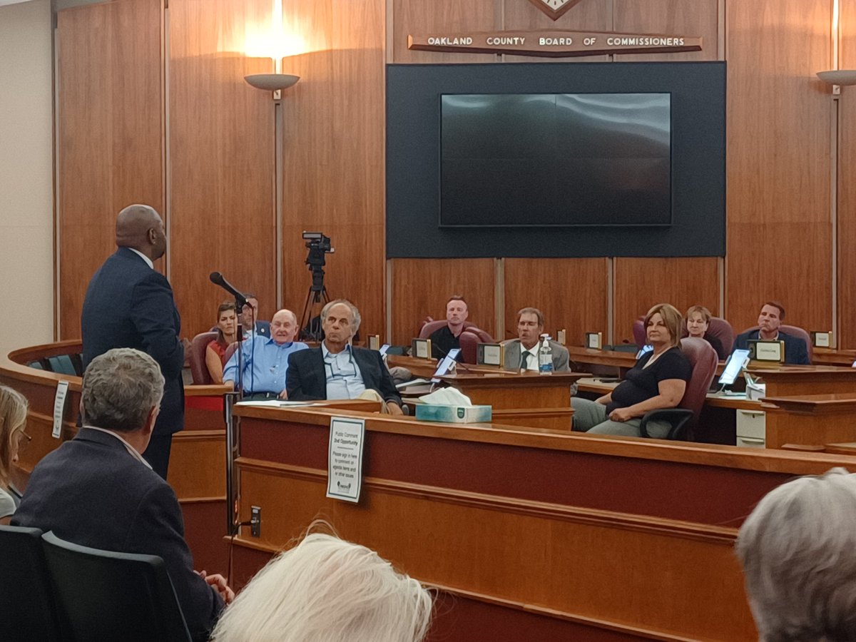 DetroitTransit's tweet photo. Kermit Williams of Pontiac, former city council member &amp; Oakland Forward organizer. He expresses strong support for transit in Oakland County &amp; the need for people to decide what it looks like. https://t.co/DimBgergPU