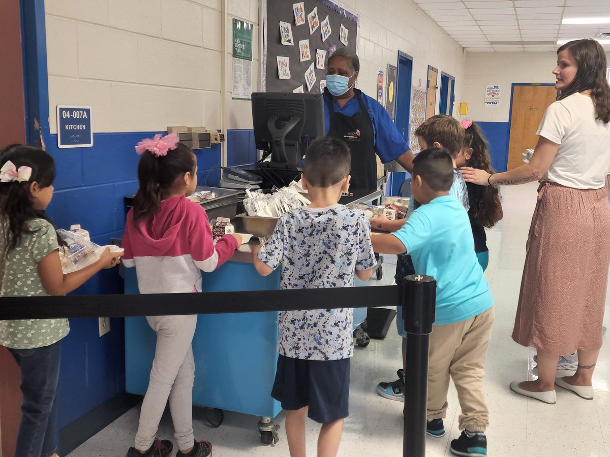 A great first day <a href="/HVEDolphins/">HarbourView</a>! Mrs. Baxley and Mrs. Pollard hosted dismissal bootcamp where students reviewed dismissal procedures. The cafeteria crew worked hard fed lots of hungry students. @anniehembrook <a href="/MarionCountyK12/">Marion County Public Schools</a>