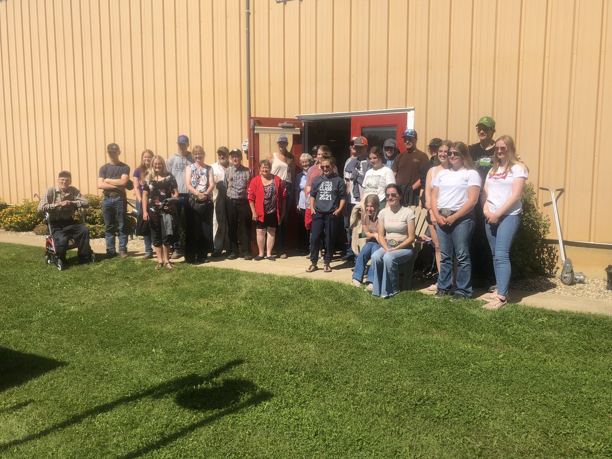 Nora_Paulovich's tweet image. Great group @4halberta NWT trip - thanks for stopping in Manning and touring our museum and the NPARA research farm @LanceNpara And always a treat  to catch up with Greg &amp;amp; Cheryl!!