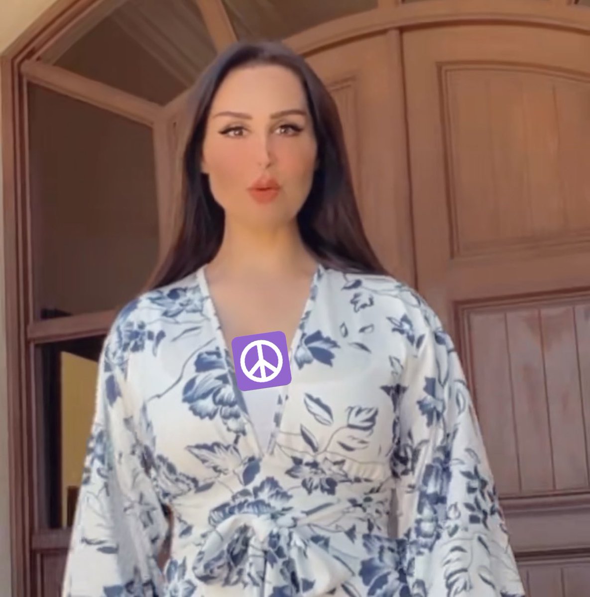 de7627758f's tweet photo. الثقة الي الله يحرمنا منها😂😂
انتي حتى بالفلاتر ماتشبهين هيفا مجك هههههه    #هند_القحطاني https://t.co/DZGuiJmklW