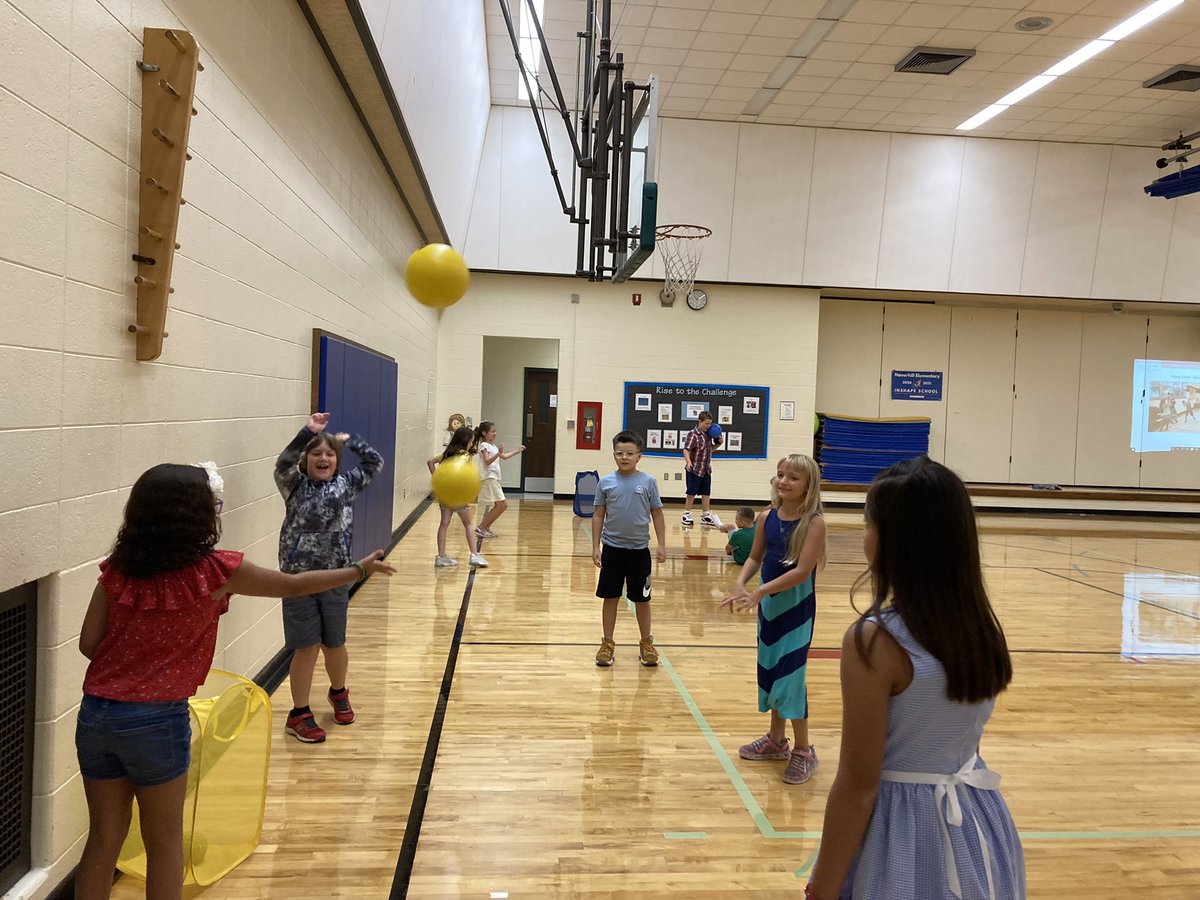 HES_PhysEd's tweet photo. Welcome back to the 1st Day of School! So exciting to meet new friends & see old friends! Students focused on how to work as a team while learning each other’s names. #GroupJuggling @IndianaSHAPE @HES_Hawks https://t.co/aQoDwbQBrN