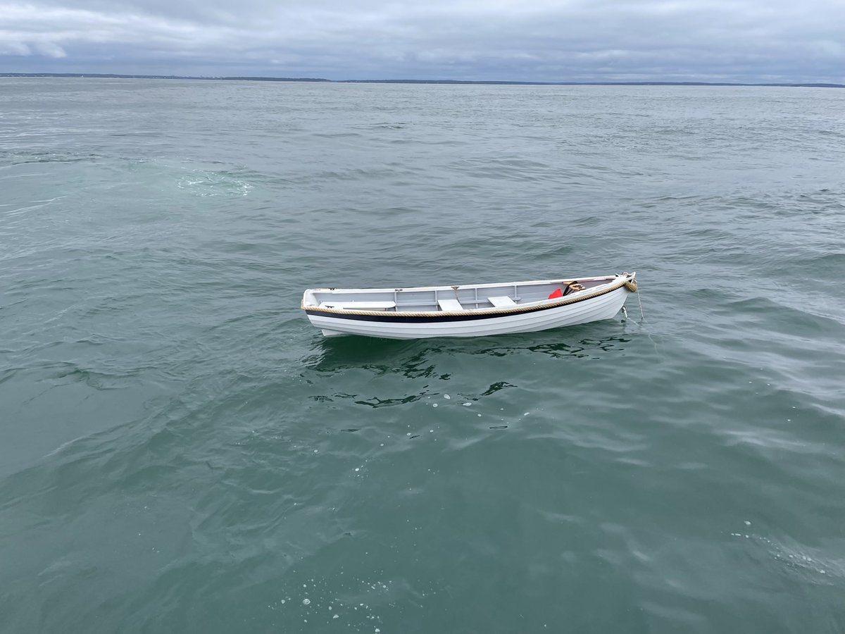 fvhattierose's tweet photo. Someone must be heartbroken to lose this beautiful skiff. If anyone knows who this belongs to please contact me. https://t.co/CmZbHmymFR
