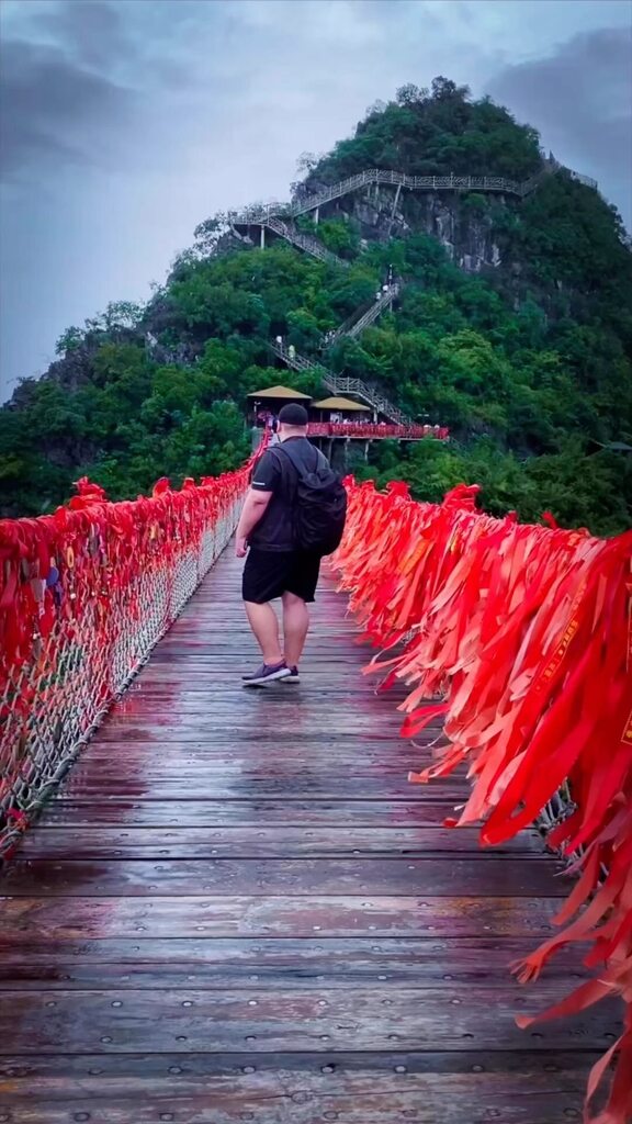 eugenezubrev's tweet photo. #yangshuo #guilin #guangxi https://t.co/TMCrsK31D0 https://t.co/qQBhiNiX6y