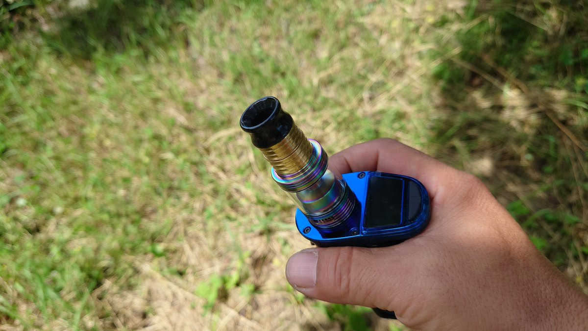 CebrjowHwScHCkj's tweet photo. 皆さんおはよっチェ😆👍今日も宜しくご安全に🙇💦#Yachtvape #ECLIPSErta Dual + #SMOK Mag Grip 100W TC Kit + #PHドリチ #VAPE #vape好きな人と繋がりたい #VAPE好きと繋がりたい #VAPE初心者 SSのアダプターのほうが合うかな。🤔😋 https://t.co/2tt6dVfoEd