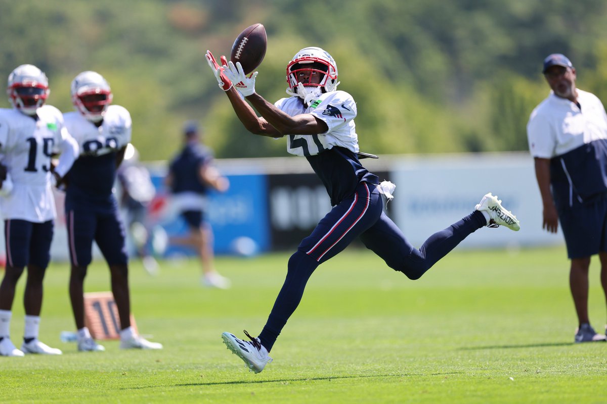 patriotsbrasil's tweet photo. Tyquan Thornton, WR mais rápido do Draft, passando pra avisar que faltam 24 HORAS para nossa estreia! 🤩 #ForeverNE

Transmissão de #NYGvsNE ao vivo pelo NFL Game Pass: https://t.co/kN0kP3SFx6 https://t.co/uQvhYQ6F2R