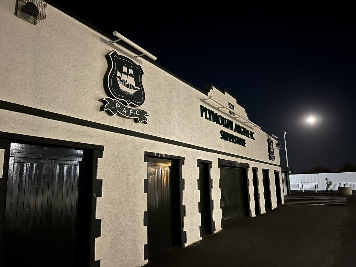 NathanAlbon's tweet photo. Lights out at Home Park. 📸

Plymouth 0-2 Peterborough. ✅

Posh through to the EFL Cup second round for the first time since 2016. 👍

#pufc | #plypet | #carabaocup https://t.co/K6Wn2vAESt
