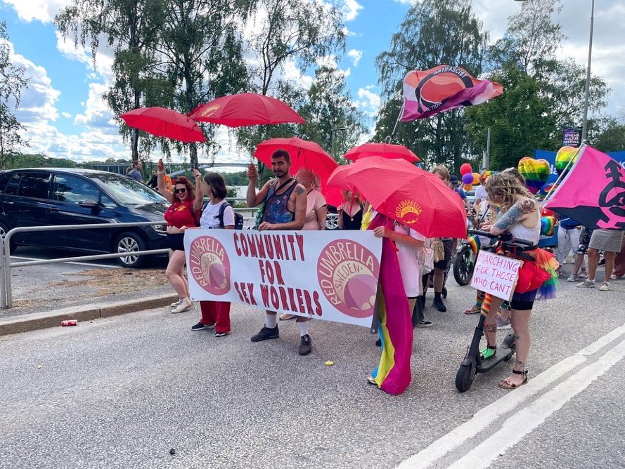 RedUmbrellaSwe's tweet photo. S£x workers and our allies marching for human rights at @stockholmpride 2022 
#nothingaboutuswithoutus 
#solidaritetföravkriminalisering 
#marchingforthosewhocant 
#lgbtifordecrim 
#mybodymychoice 
#migrantrightsarehumanrights
@redumbrellasweden is a member of @sexworkeurope https://t.co/XzHs01llnw