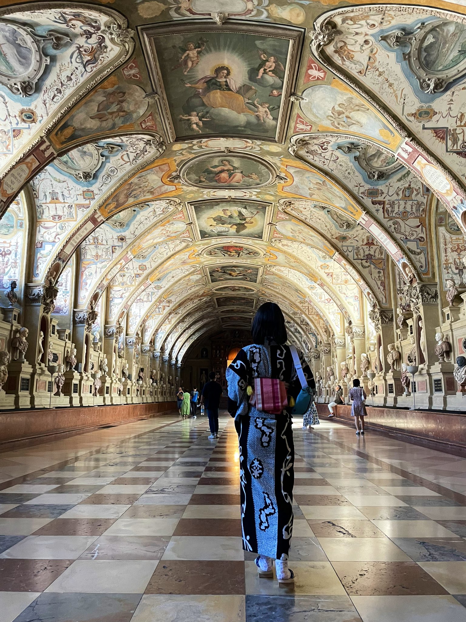 着物カップル世界旅 着物ジプシーズ Al Twitter バイエルン王家の居城 レジデンツ ゴージャスすぎる 平日だったので人も少なく 見学しやすかった 入場料は1人2300円程で 見所満載で大満足のスポット ミュンヘン レジデンツ