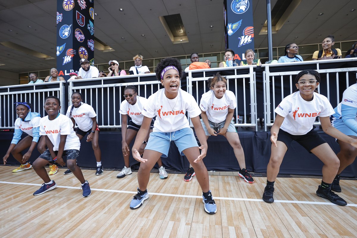 usbank's tweet photo. We see you, future all-stars! Thanks to WNBA legend Andrea Garner for teaching the U.S. Bank Youth Basketball Clinic at WNBA Live 🏀 #WNBALive #wnba #usbank #WNBAAllStar https://t.co/hjZqQzruSk