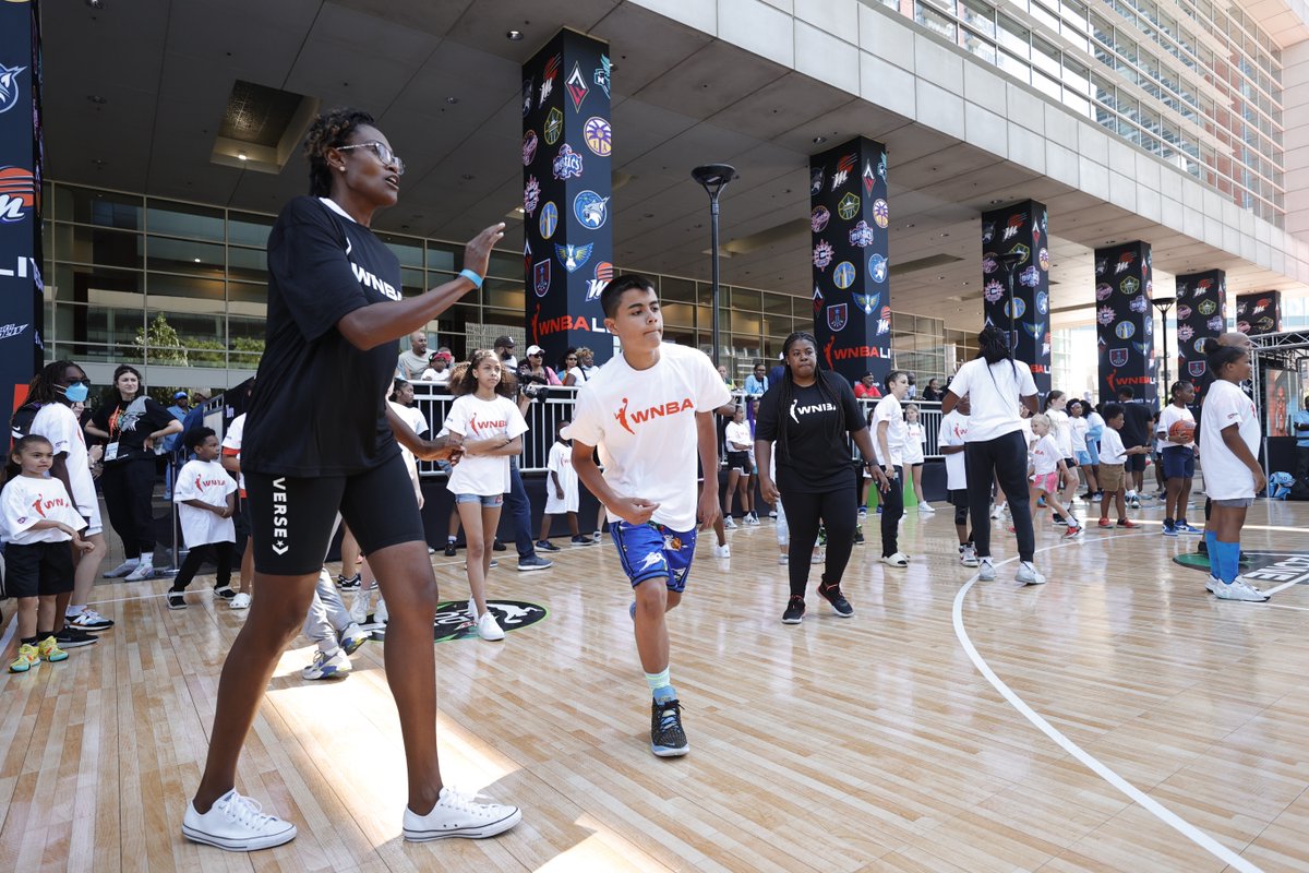 usbank's tweet photo. We see you, future all-stars! Thanks to WNBA legend Andrea Garner for teaching the U.S. Bank Youth Basketball Clinic at WNBA Live 🏀 #WNBALive #wnba #usbank #WNBAAllStar https://t.co/hjZqQzruSk