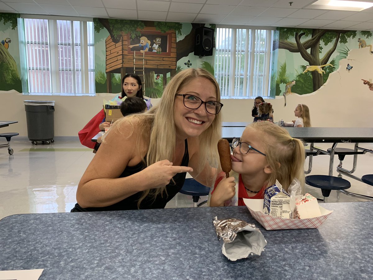 Matthew_Apthorp's tweet photo. A Tale of Two Grades.
One was happy to share her breakfast with me and Mommy.
The other ditched us in the breakfast line.
Little did she know we would still stop by her room to wish her well. 😜
#minimuffin #goose #minniestmuffin #calley #1stgrade #4thgrade #1stdayofschool https://t.co/2jU2MmG3o5