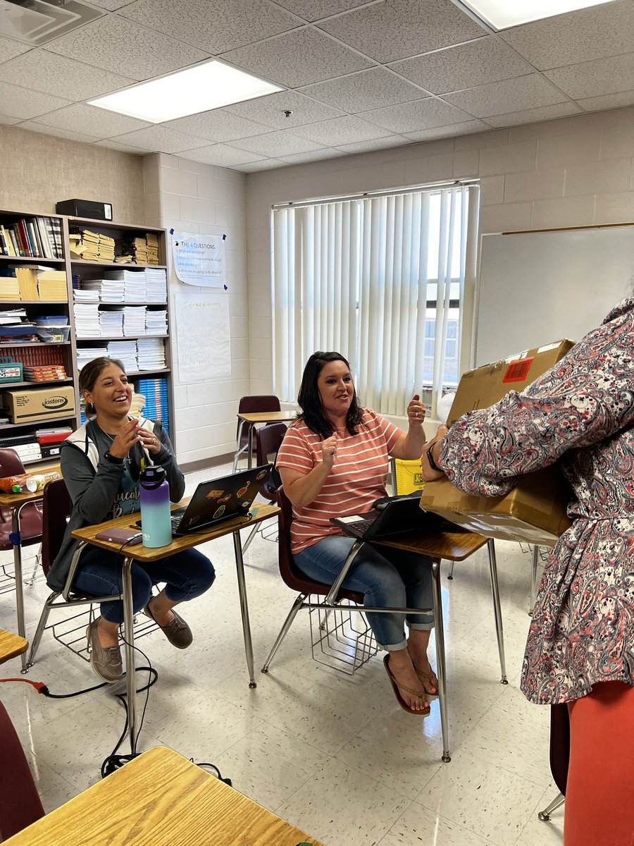 PenaCoco's tweet photo. A big thank you to @Floresville_DLS  for surprising our teachers with goodies 🎒and instructional supplies 🎧 for our students!! @FloresvilleISD https://t.co/TcQlVmsxnq