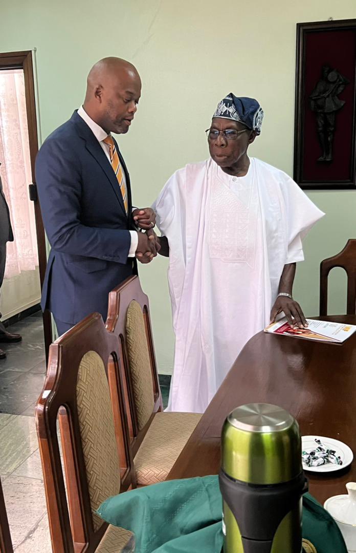 MeneWamkele's tweet photo. Today, while on a working visit in Nigeria, I met with H.E. Olusegun Obasanjo to consult &amp; brief him in his capacity as the Chairperson of the Intra African Trade Fair Advisory Council on recent developments in the implementation of the AfCFTA. https://t.co/uISvI5mUPl