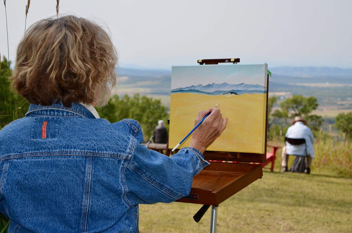 New details about our Paint The Foothills event (Sept 9 to 11) are on our website. This year, we're adding an extra day for the Painting Competition &amp; a Harvest Dinner!
leightoncentre.org/event/paint-th…
#paintthefoothills #albertaculturedays #explorefoothills #explorealberta #yycarts