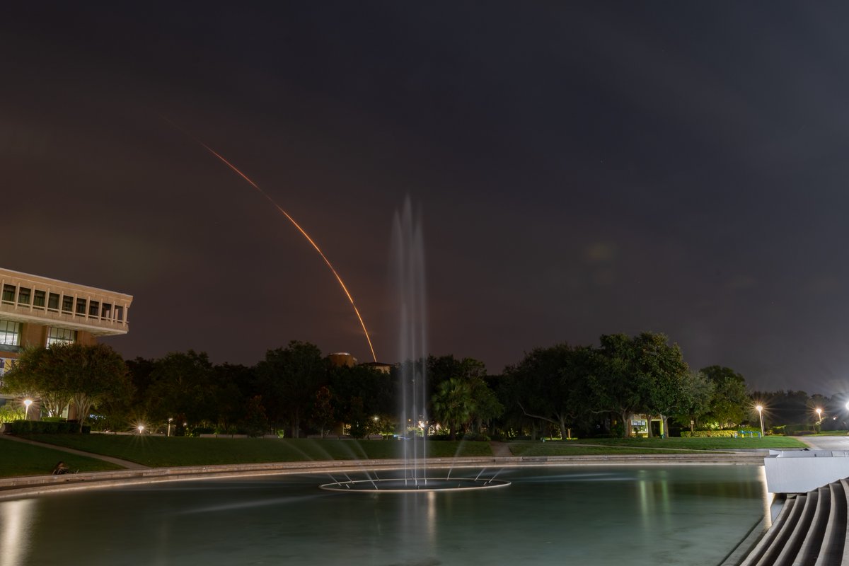 brandonjmphoto's tweet photo. #SpaceX #Starlink Group 4-26 seen from the #ReflectionPond at
@UCF
. It was a beautiful evening for a launch! #RocketLaunch #Falcon9 #UCF #UniversityOfCentralFlorida #Orlando #SpaceCoast #FreelancePhotographer #UCFKnights #GoKnights https://t.co/VqWLoOxAs4