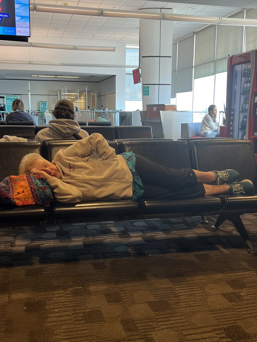 conniestack tweet media