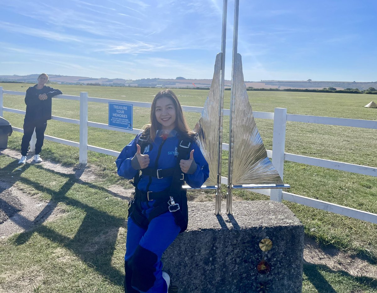 anhtuyet_jade's tweet photo. Jumping out of a plane from 10000ft to freefall at 125MPH is so fun and unforgettable 🤩🤪
#goskydive #skydiving #10000ft https://t.co/5e1PUFMtyu