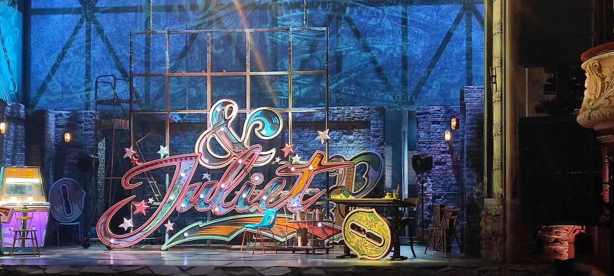 Just had the absolute pleasure of watching <a href="/julietmusical/">& Juliet UK</a> tonight, what a brilliant, brilliant show.

Congratulations to every performer, especially the swing of Romeo who came on at the break and was flawless.

#julietmusical #andjuliet #theatre #westend #London #Swing