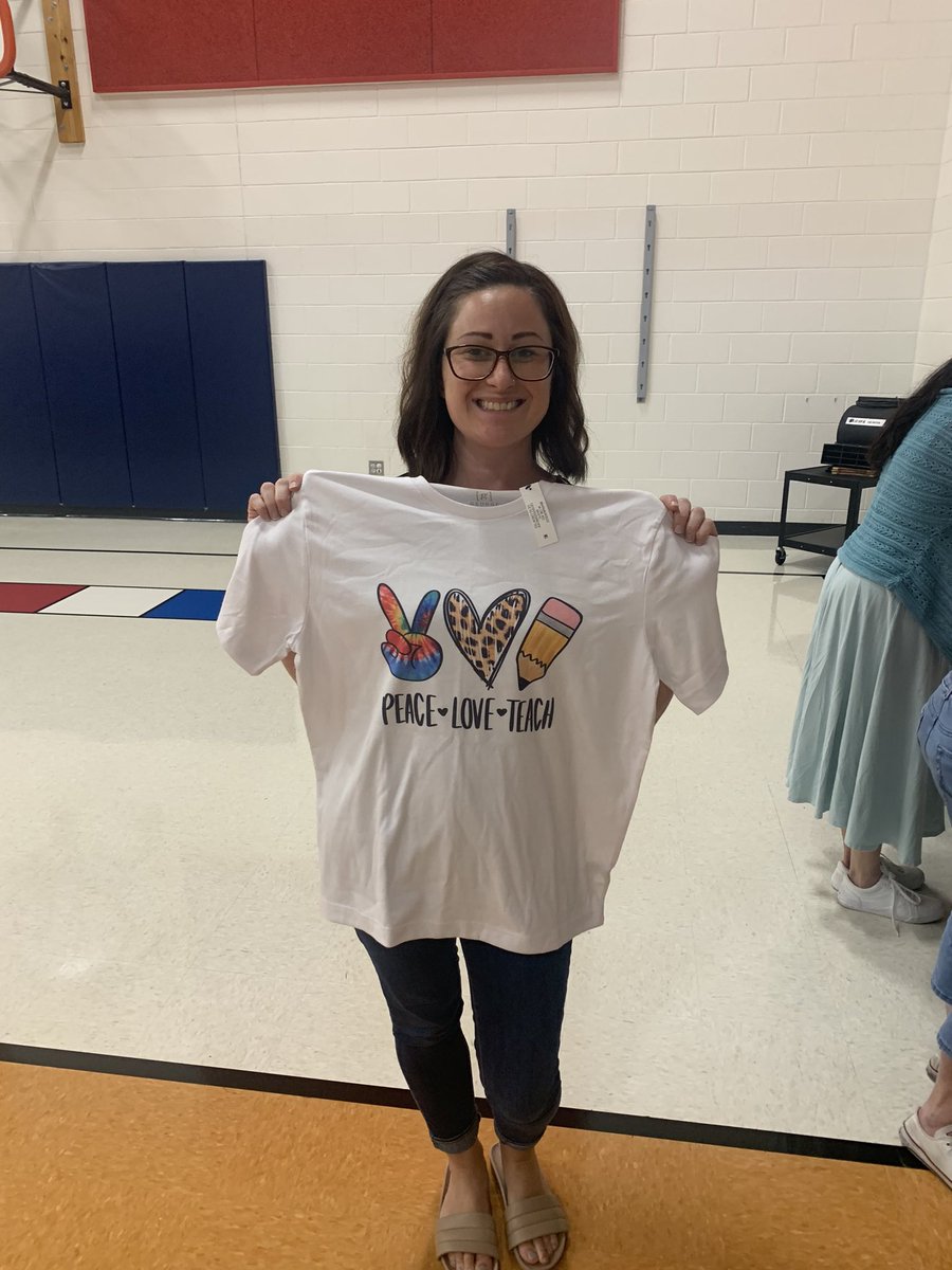 KJohnsonECSE's tweet photo. We ended our day boosting staff morale with shirts and other fun educator swag as door prizes.  All CCPS educators deserve a huge thanks and to feel appreciated.  They rock! #calvertshines #leading2learn https://t.co/8jz0QNFLUB