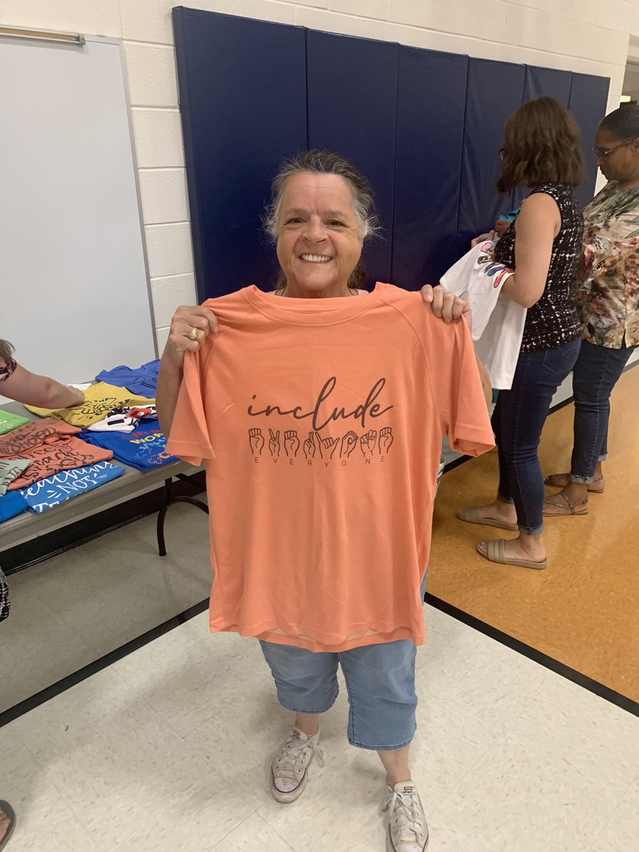 KJohnsonECSE's tweet photo. We ended our day boosting staff morale with shirts and other fun educator swag as door prizes.  All CCPS educators deserve a huge thanks and to feel appreciated.  They rock! #calvertshines #leading2learn https://t.co/8jz0QNFLUB
