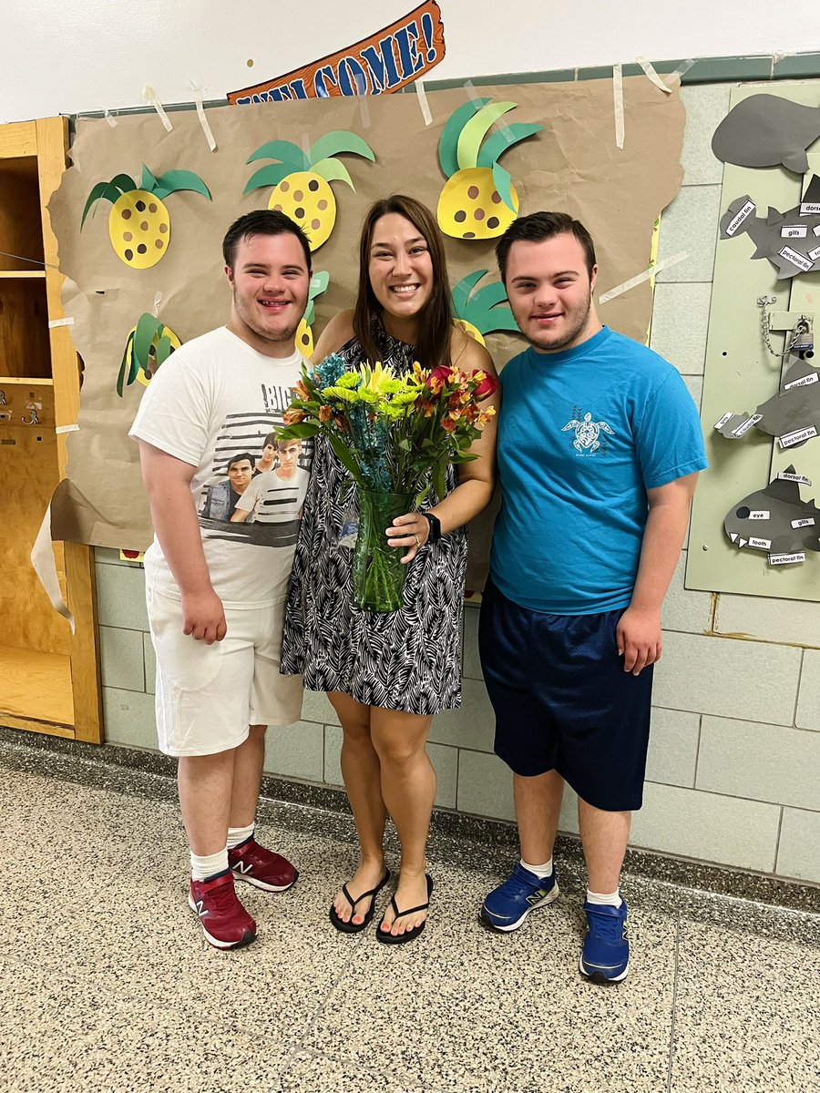 mrsrutigliano9e's tweet photo. Yesterday, these hard workers gifted me with flowers on our last session together. What a beautiful summer it has been! These smiles melt my heart! ⚓️💙 #ESYProgram @DrVaccaro3 @OSchoolsPR https://t.co/vaoJ1cmNga