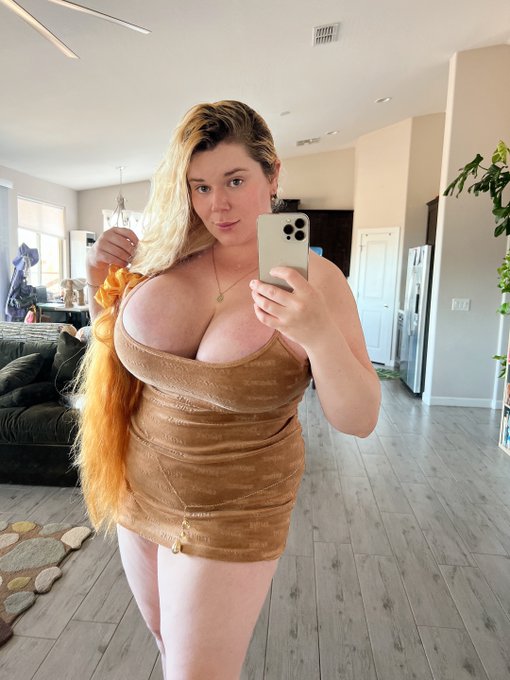 Watch out world! This outfit is FUCKIN' CUTE! https://t.co/Qum509G6km