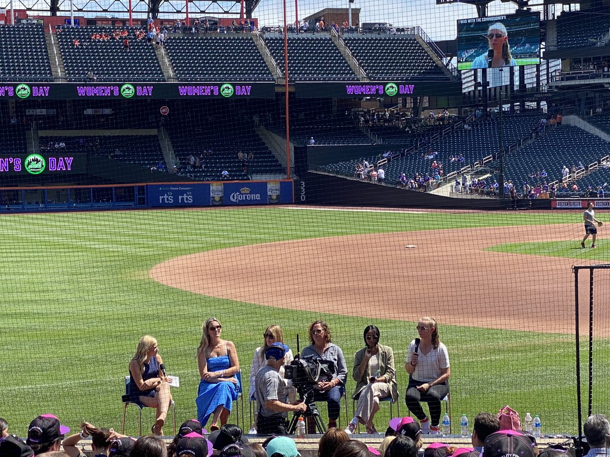 kristinefowler's tweet photo. Big THANK YOU for the @Mets She-Unit for inviting the Women of @GoArmyWestPoint to join in on their #WomensEqualityDay event! #WomenInSport https://t.co/b6SpL4rVct
