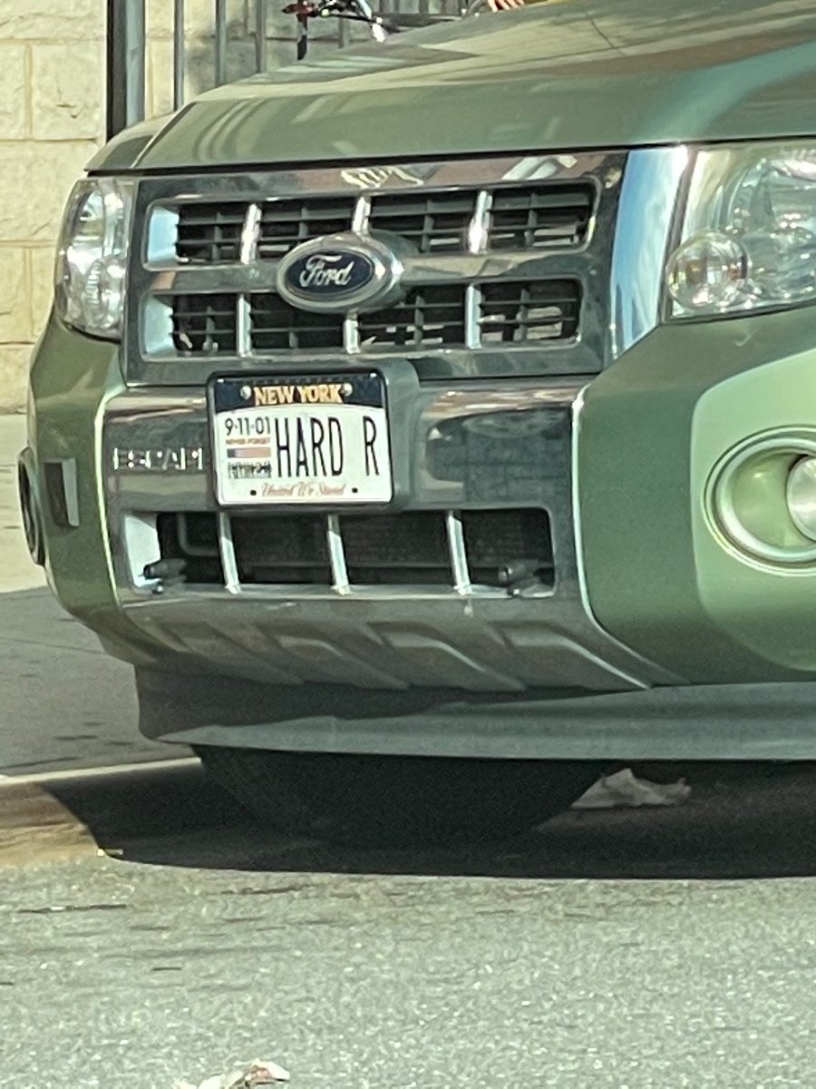 maliktheoracle's tweet photo. this license plate is insane 😭 https://t.co/mn7M36OyiT